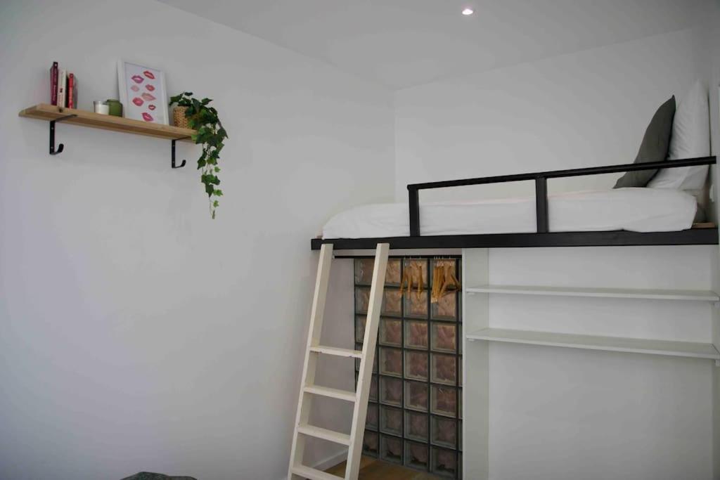 Another Brick In The Wall Apartment In Paris Sleeps 9 Exteriör bild